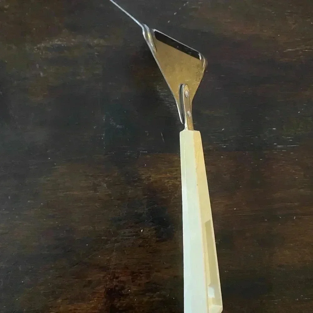 Vintage Travco Cheese Cutter Slicer Plastic Handle White‎ Flowers
